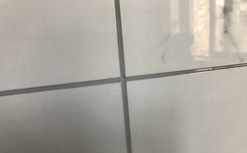 窗户内边是打美缝剂还是美容胶